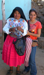 Feli mit einer Frau aus der Stadt Puno